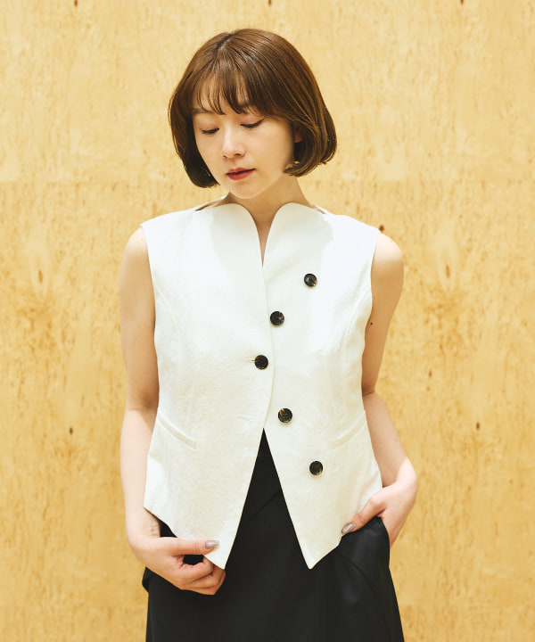 AKIRANAKA / Sesilia Vest