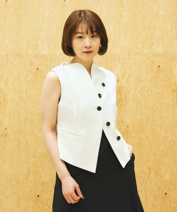 AKIRANAKA / Sesilia Vest