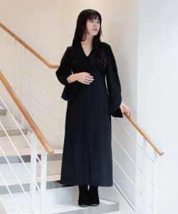 MKDT STUDIO / フィット Vネック ドレス