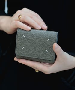 〈WOMEN〉Maison Margiela / ジップ トリフォールド ウォレット〈NUAGE・GRAPHITE・DARK GREY〉