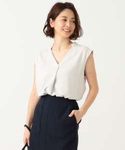 Demi-Luxe BEAMS / スタンドVネック ブラウス