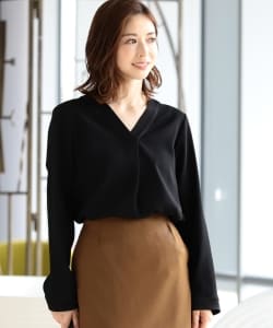 【洗える】Demi-Luxe BEAMS / サテン切替 Vネックブラウス