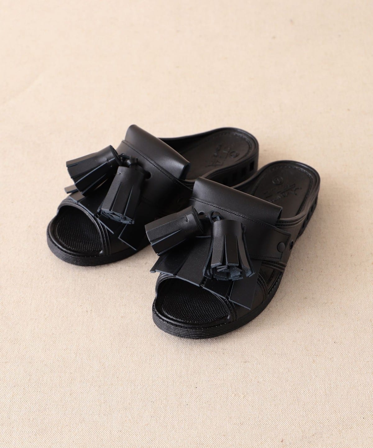 bench ベンチ / レザー タッセル ローファー サンダル BE-SA69 シューズ WOMEN BLACK 約27cm bench ベンチ / レザー タッセル ローファー サンダル BE-SA69 シューズ WOMEN BLACK 約27cm