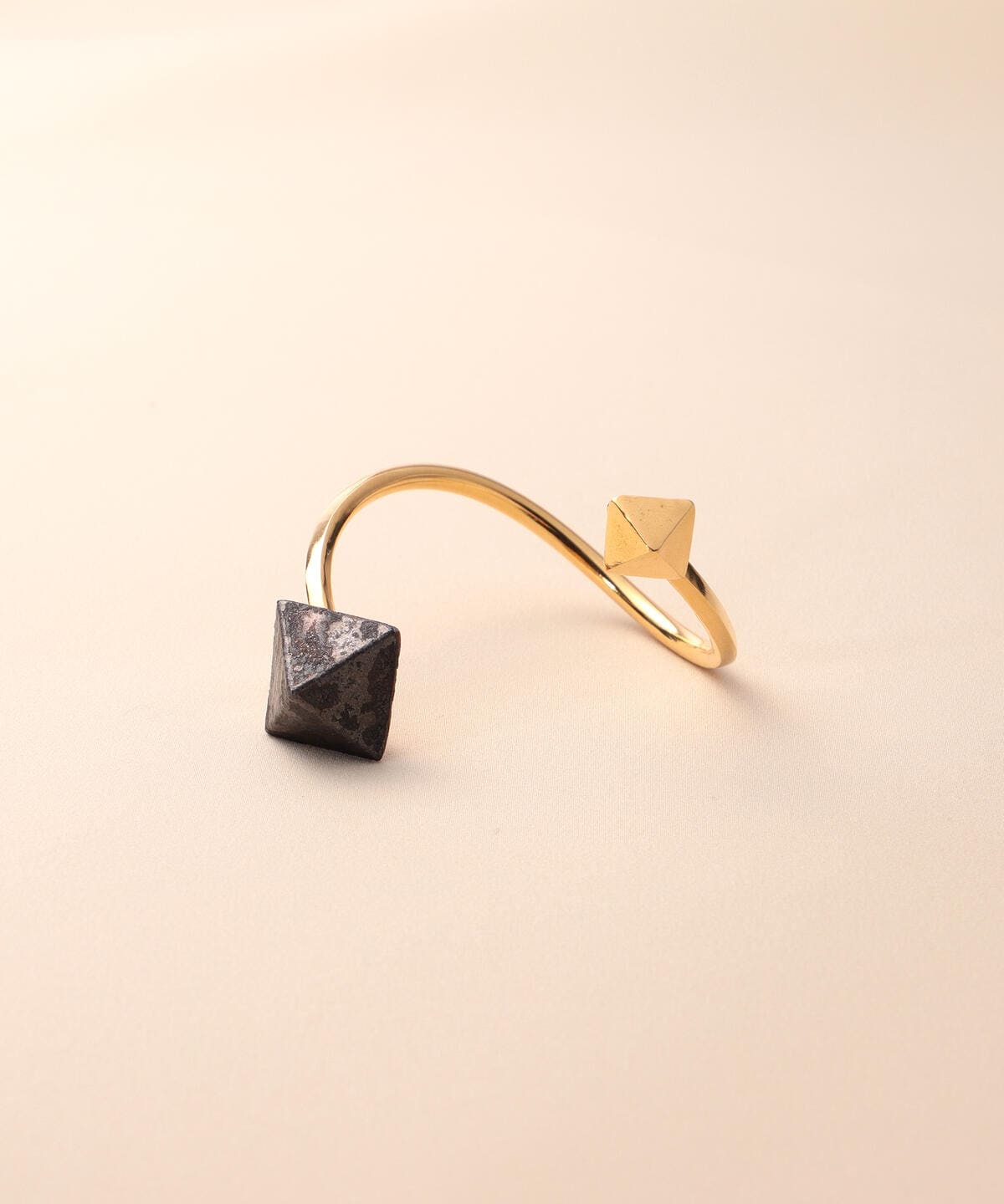 HIZEN jewelry ヒゼンジュエリー / 武雄焼 スタッズ モチーフ デザイン バングル アクセサリー WOMEN GREY ONE SIZE HIZEN jewelry ヒゼンジュエリー / 武雄焼 スタッズ モチーフ デザイン バングル アクセサリー WOMEN GREY ONE SIZE