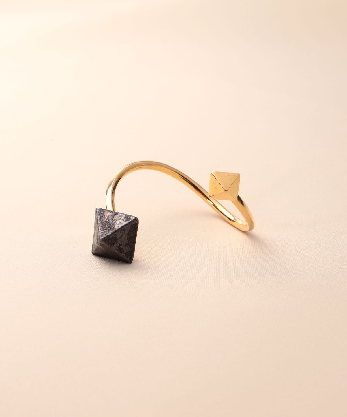 HIZEN jewelry ヒゼンジュエリー / 武雄焼 スタッズ モチーフ デザイン バングル アクセサリー WOMEN GREY ONE SIZE HIZEN jewelry ヒゼンジュエリー / 武雄焼 スタッズ モチーフ デザイン バングル アクセサリー WOMEN GREY ONE SIZE