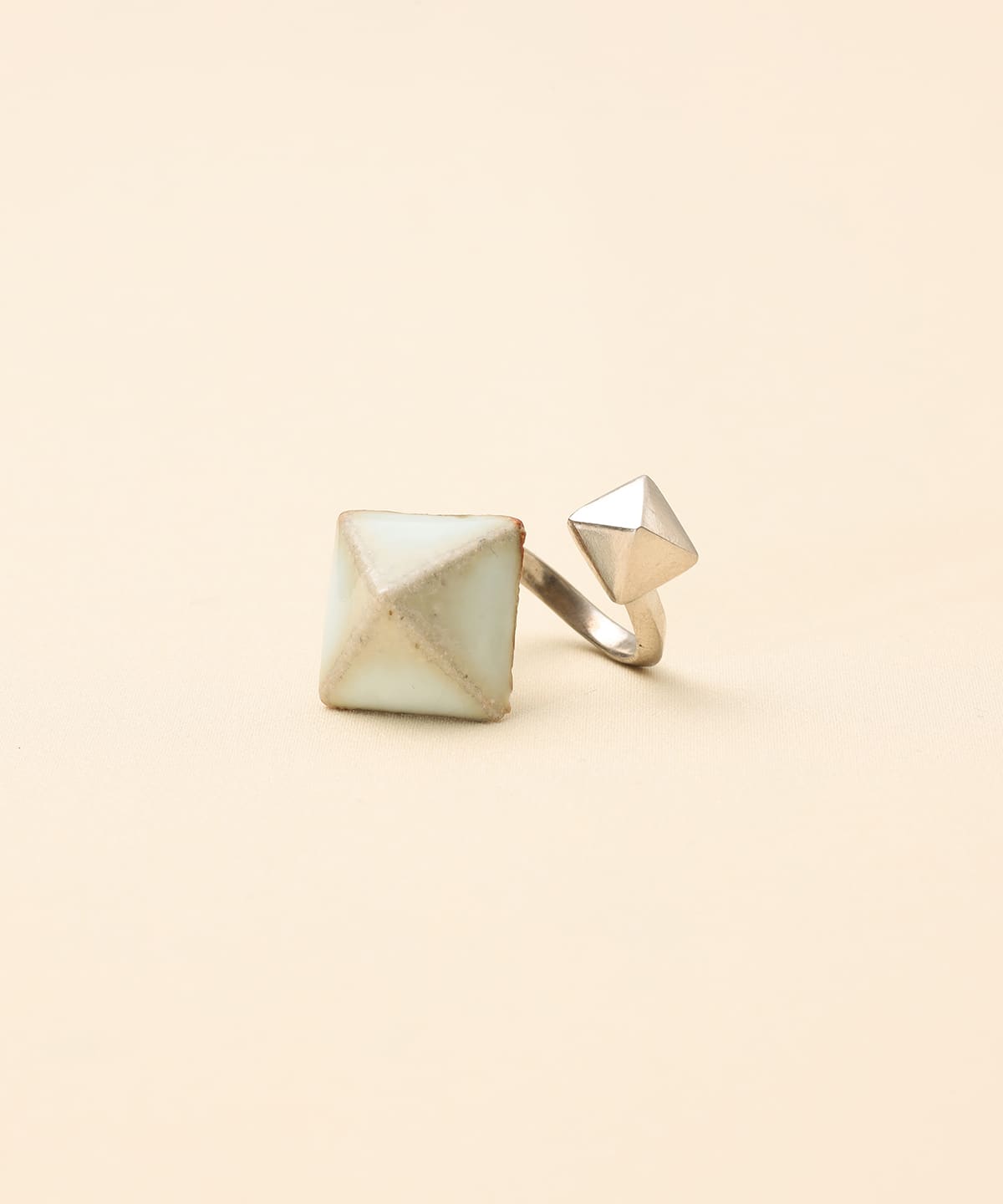 HIZEN jewelry ヒゼンジュエリー / 武雄焼 スタッズ モチーフ デザイン リング アクセサリー WOMEN NATURAL 9 HIZEN jewelry ヒゼンジュエリー / 武雄焼 スタッズ モチーフ デザイン リング アクセサリー WOMEN NATURAL 9