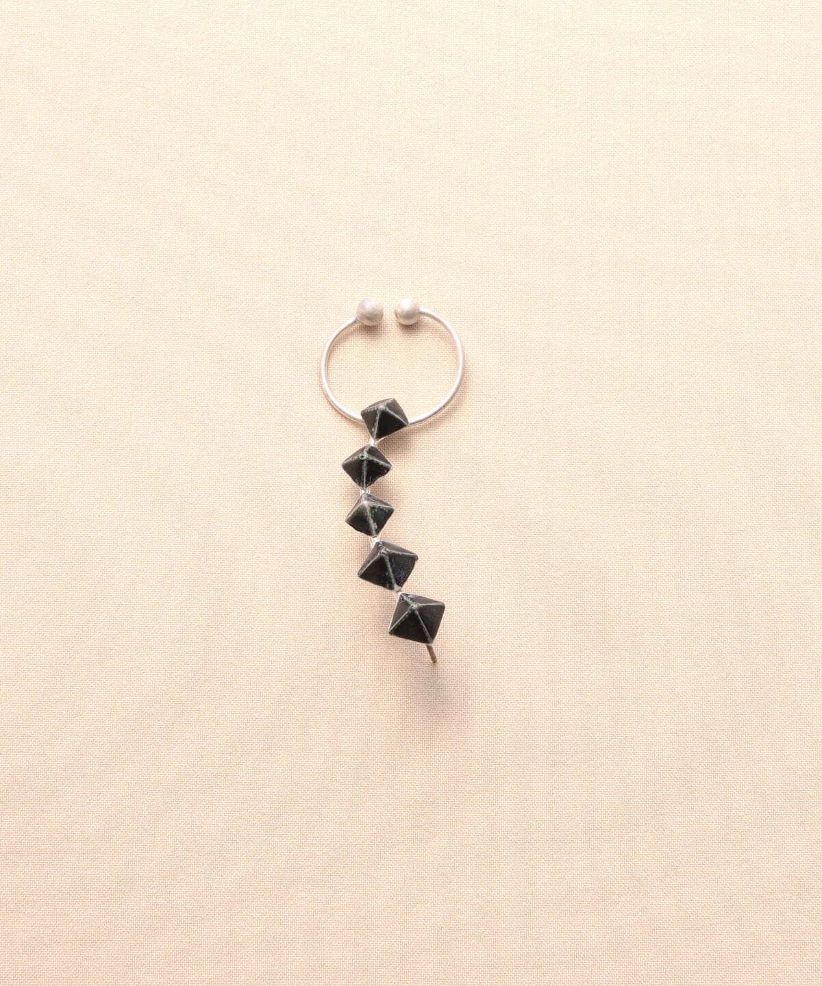 HIZEN jewelry ヒゼンジュエリー / 嬉野吉田焼 5連スタッズ モチーフ ピアス アクセサリー WOMEN ブラック 右(片耳) HIZEN jewelry ヒゼンジュエリー / 嬉野吉田焼 5連スタッズ モチーフ ピアス アクセサリー WOMEN ブラック 右(片耳)