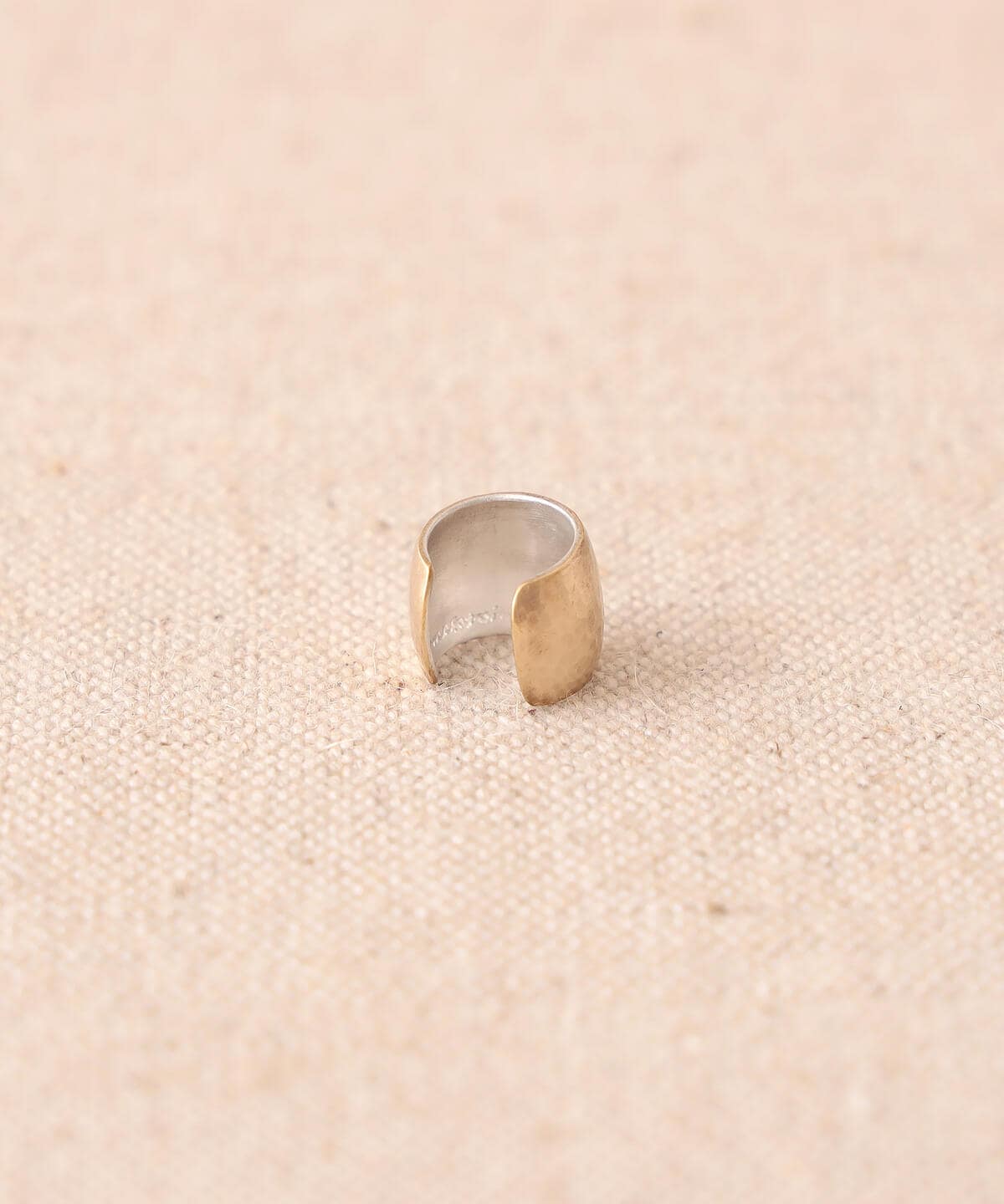 【受注生産商品】MASATO INOUE マサト イノウエ / ブラス ツチメ ラウンド イヤーカフ EC-10-BS アクセサリー MEN BRASS ONE SIZE 【受注生産商品】MASATO INOUE マサト イノウエ / ブラス ツチメ ラウンド イヤーカフ EC-10-BS アクセサリー MEN BRASS ONE SIZE