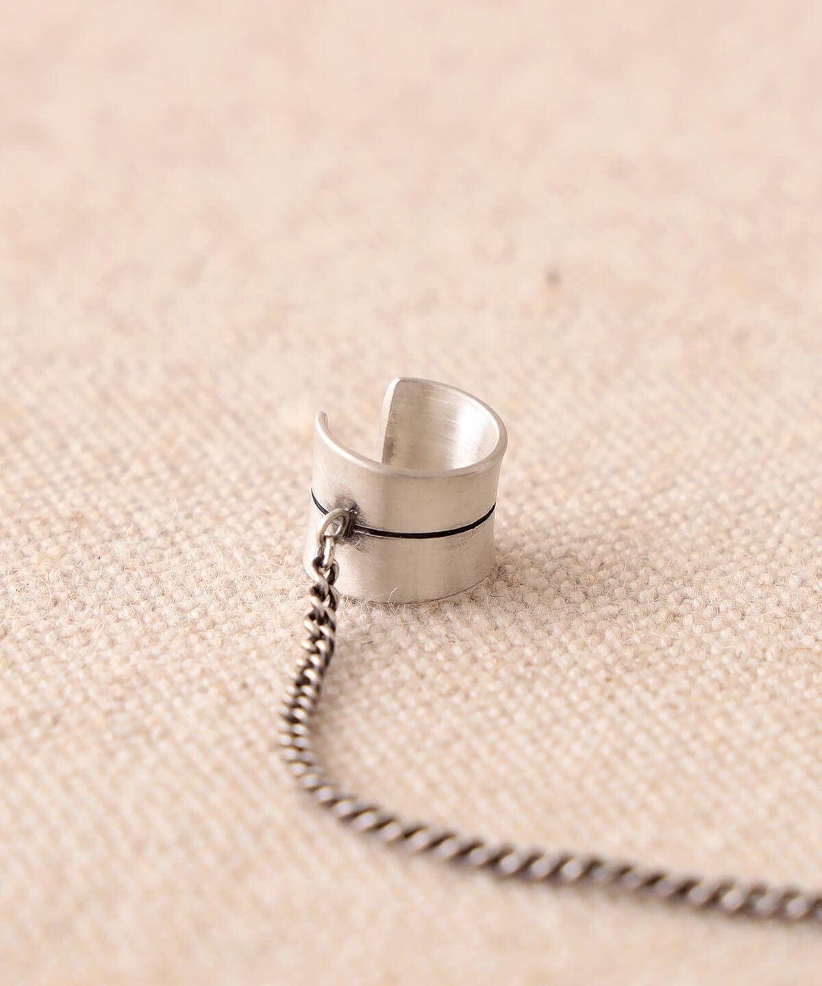 【受注生産商品】MASATO INOUE マサト イノウエ / チェーン付き ライン イヤーカフ EC-08.5-CB-11 アクセサリー WOMEN SILVER ONE SIZE 【受注生産商品】MASATO INOUE マサト イノウエ / チェーン付き ライン イヤーカフ EC-08.5-CB-11 アクセサリー WOMEN SILVER ONE SIZE
