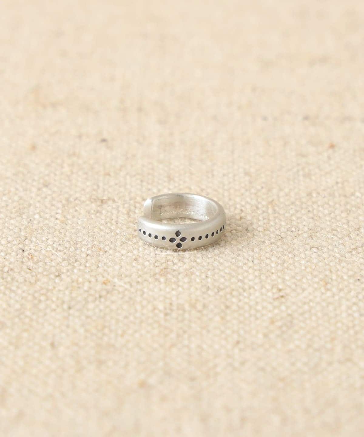 【受注生産商品】MASATO INOUE マサト イノウエ / ドット イヤーカフ EC-4-E アクセサリー WOMEN SILVER ONE SIZE 【受注生産商品】MASATO INOUE マサト イノウエ / ドット イヤーカフ EC-4-E アクセサリー WOMEN SILVER ONE SIZE