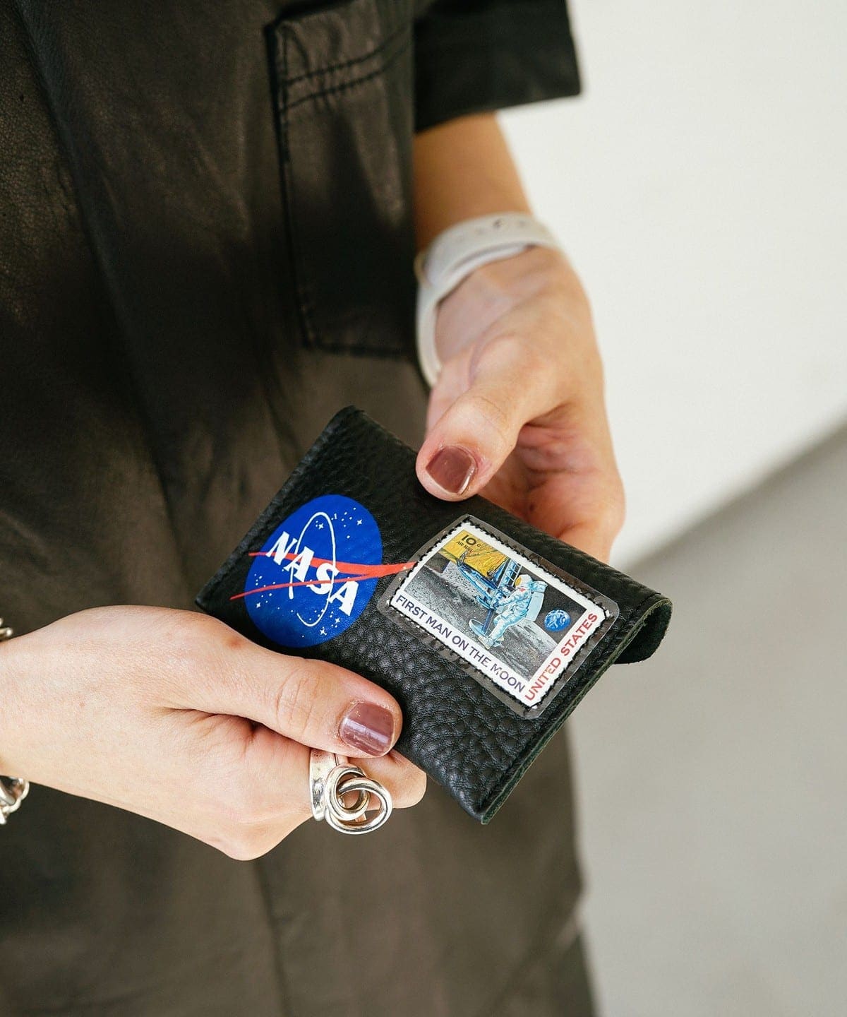 【別注】COXCOMB コックスコーム / 『NASA』 レザー カードケース Black 財布・小物 WOMEN BLACK ONE SIZE 【別注】COXCOMB コックスコーム / 『NASA』 レザー カードケース Black 財布・小物 WOMEN BLACK ONE SIZE