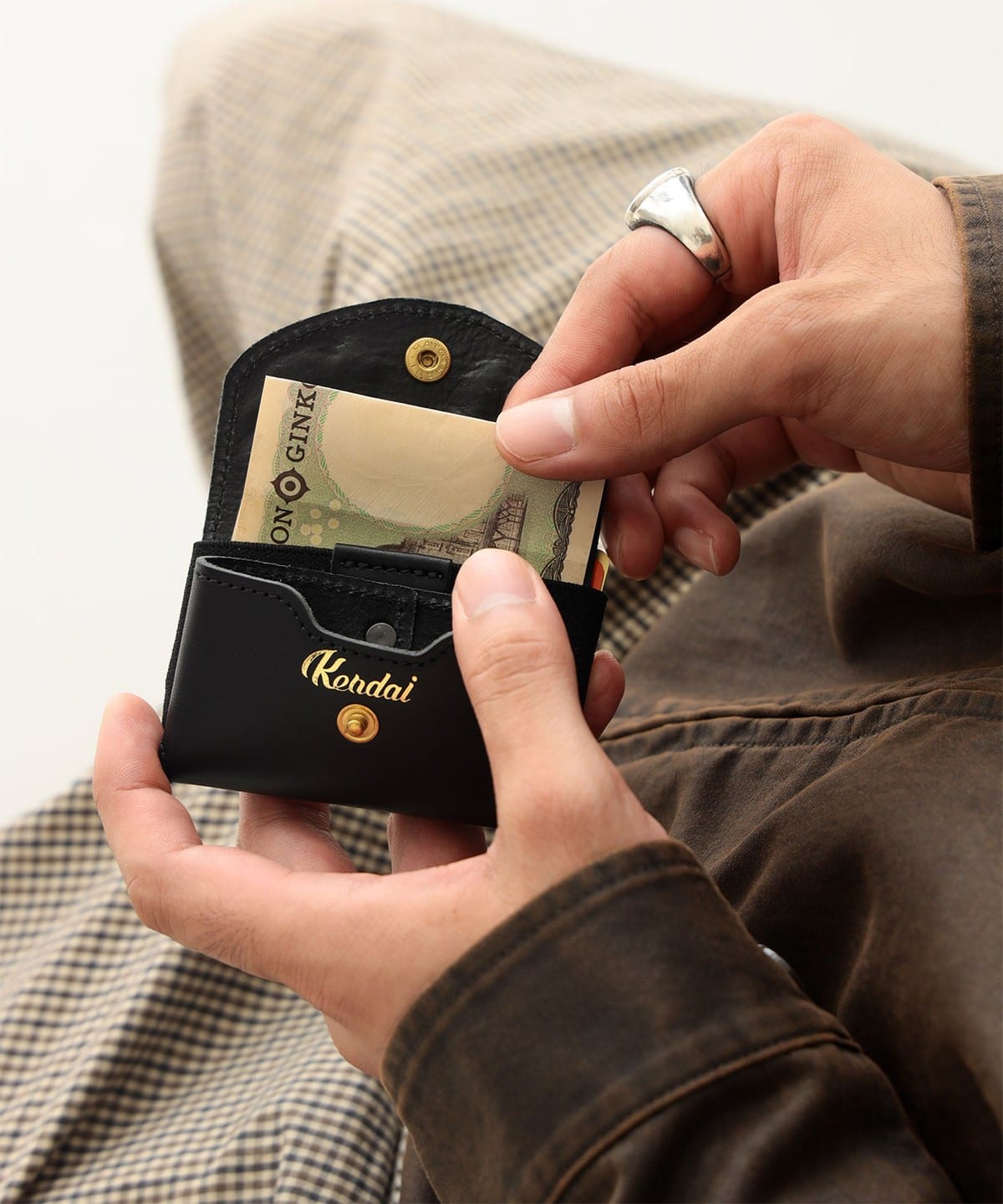 BEAMS Planets（ビームス プラネッツ）【別注】com-ono × Kendai / 馬 刺繍 レザー ミニ  ウォレット『TINY-001』（財布・小物 財布）通販｜BEAMS