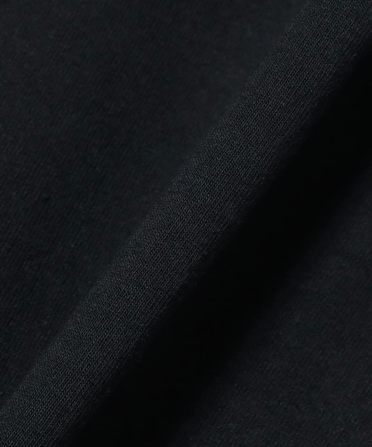 AKIVA LISTMAN / T-shirt②