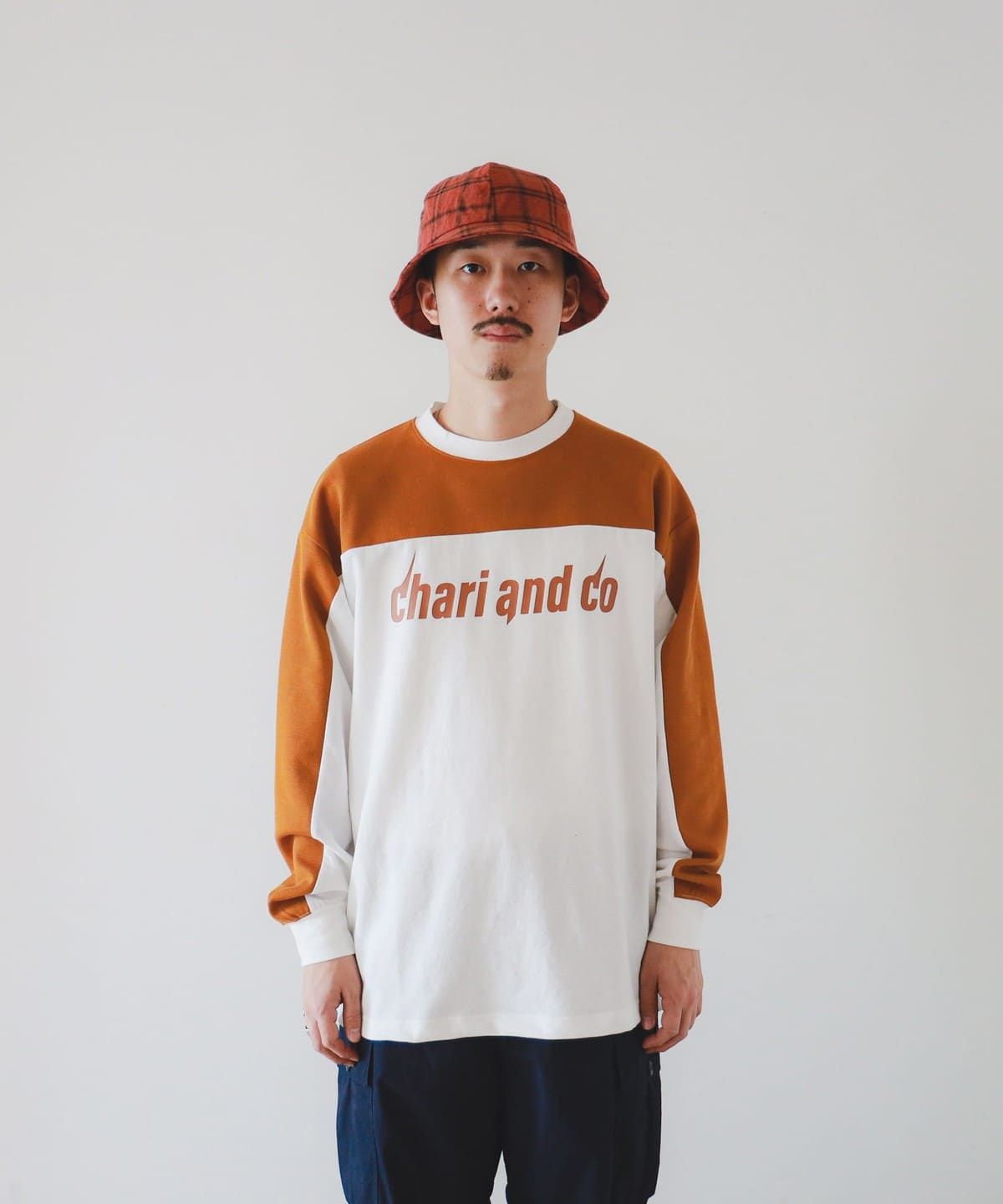 BEAMS T（ビームスT）CHARI&CO / FLUSHING LOGO MOTO COOLER LONG