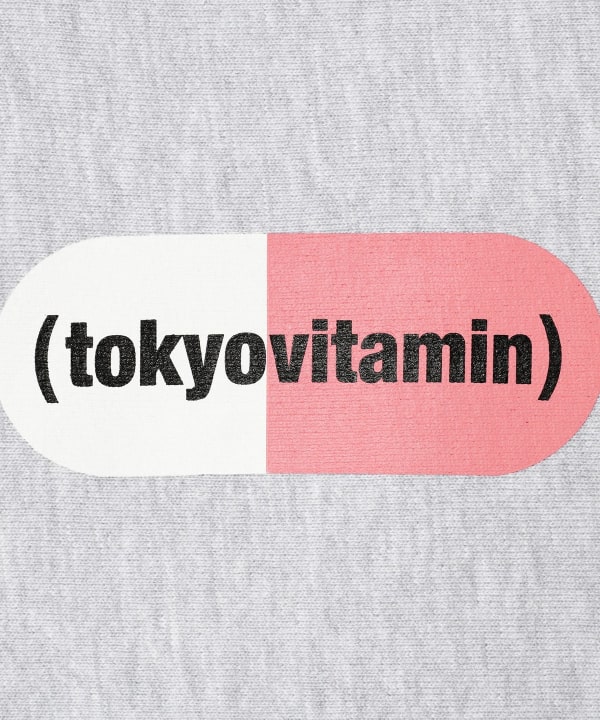 BEAMS T（ビームスT）tokyovitamin × BEAMS T / 別注 Pill Crewneck