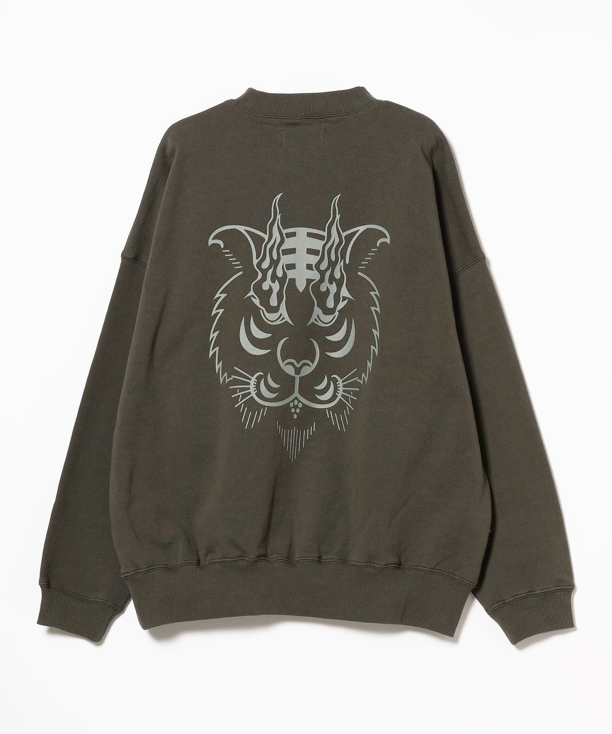 BEAMS T（ビームスT）Evisen Skateboards × 髙田音楽制作事務所 / TORA EVI LOGO CREW  SWEAT（トップス スウェット）通販｜BEAMS