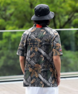 ORANGE LABEL / バッグロゴ ツリーカモ モックネックシャツ（吸水速乾・UVカット）