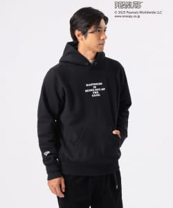 〈MEN〉【別注】Champion / THE PEANUTS GANG リバースウィーブ(R) パーカー．
