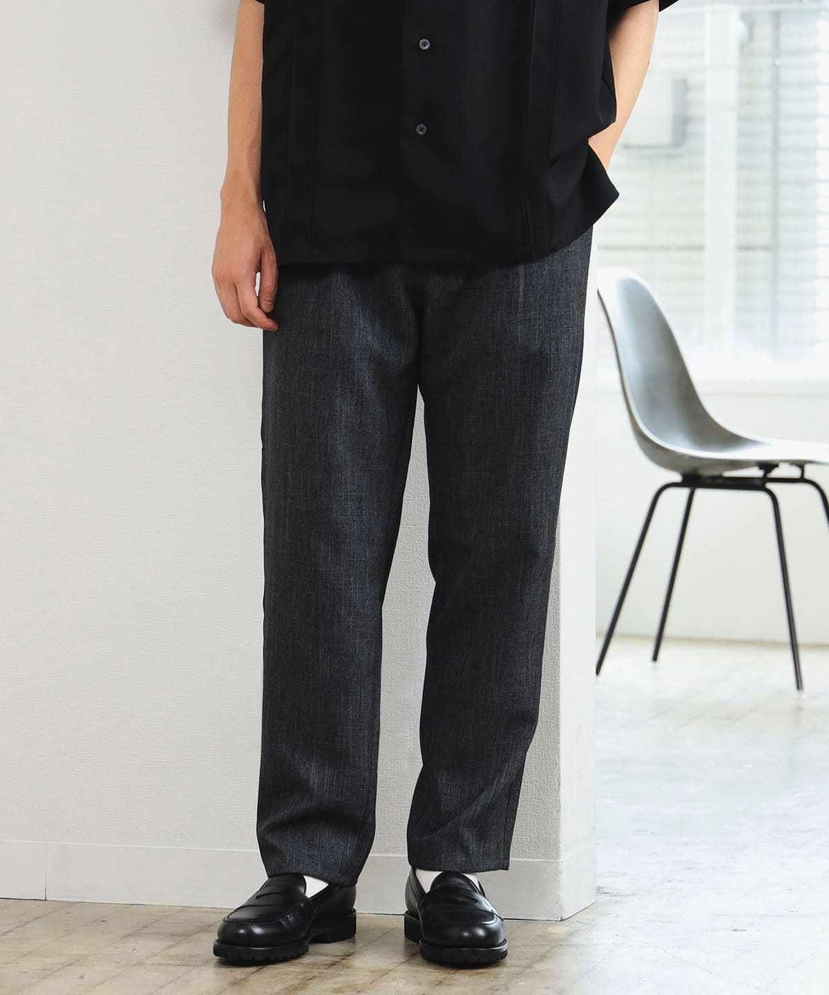 【別注】UNIVERSAL OVERALL ユニバーサルオーバーオール × CITY DWELLERS / LANATEC(R) シャークスキン タックテーパード パンツ パンツ MEN BLACK M(30) 【別注】UNIVERSAL OVERALL ユニバーサルオーバーオール × CITY DWELLERS / LANATEC(R) シャークスキン タックテーパード パンツ パンツ MEN BLACK M(30)