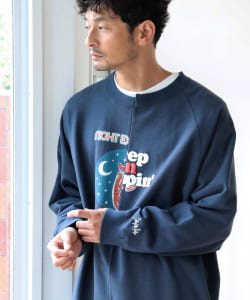 ▲Collegiate Pacific x B:MING by BEAMS / 別注 プリント ドッキング スウェットシャツ