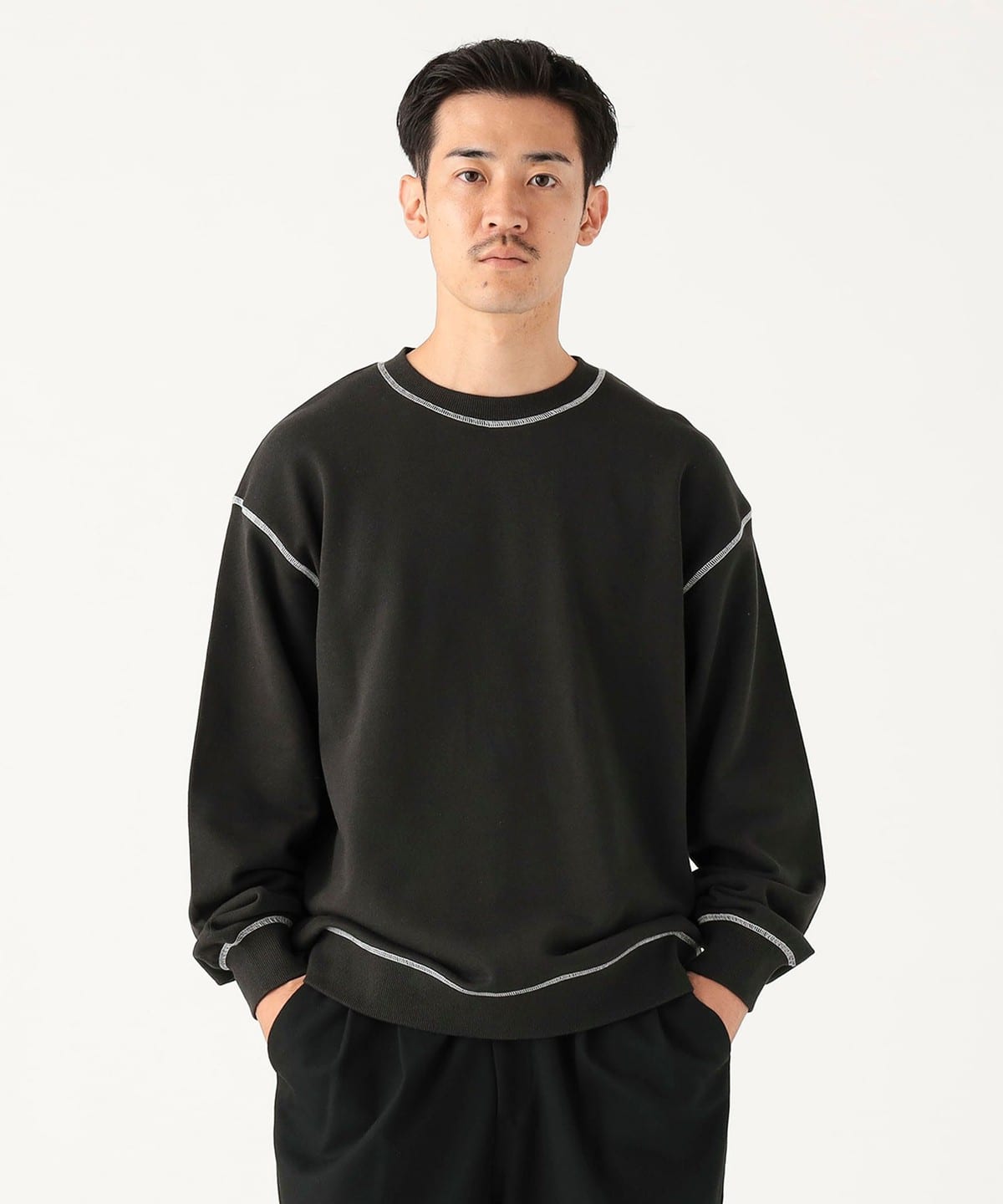 B:MING by BEAMS ブラック クルーネック トレーナー 92130454803_C_2.jpg