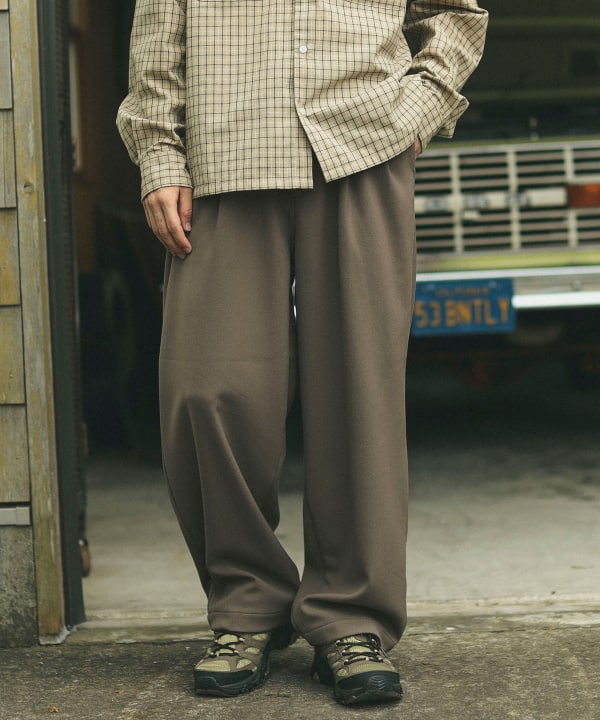 【8/6再値下げ】ポリエステル 2プリーツ ワイドパンツ Model：H173 60kg Size:L