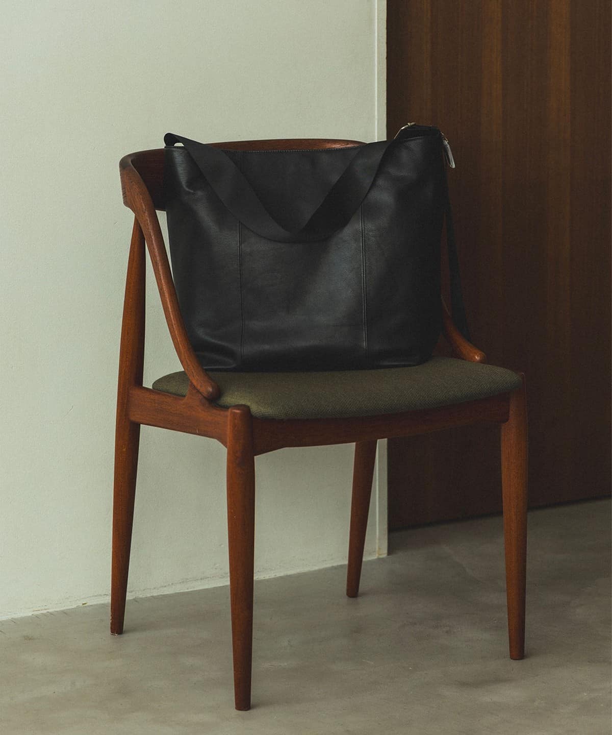 B:MING by BEAMS レザー メッセンジャーバッグ 完売品 B:MING by BEAMS レザー メッセンジャーバッグ 完売品