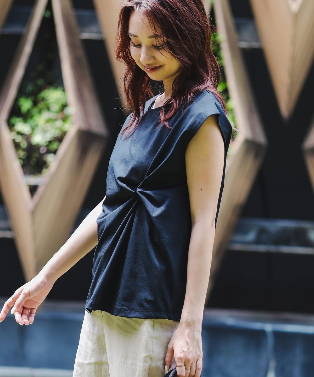 ランド アンド ウォーター 水陸両用 ツイスト トップス Tシャツ・カットソー WOMEN BLACK ONE SIZE ランド アンド ウォーター 水陸両用 ツイスト トップス Tシャツ・カットソー WOMEN BLACK ONE SIZE