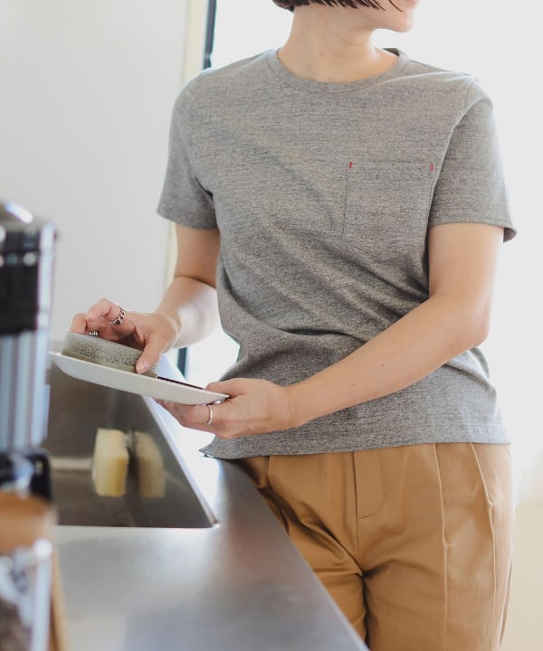 ピンコ コットンクルーネックTシャツ。ベージュ Mサイズ B:MING by BEAMS（ビーミング by ビームス）SIMPLE YET