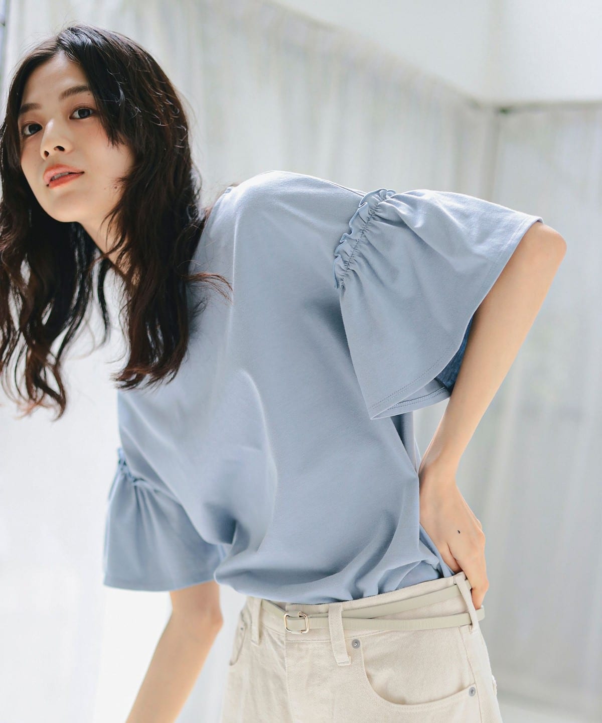 【会員限定 10%OFF 対象品】袖フリル プルオーバー Tシャツ・カットソー WOMEN GREYISH BLUE ONE SIZE 【会員限定 10%OFF 対象品】袖フリル プルオーバー Tシャツ・カットソー WOMEN GREYISH BLUE ONE SIZE