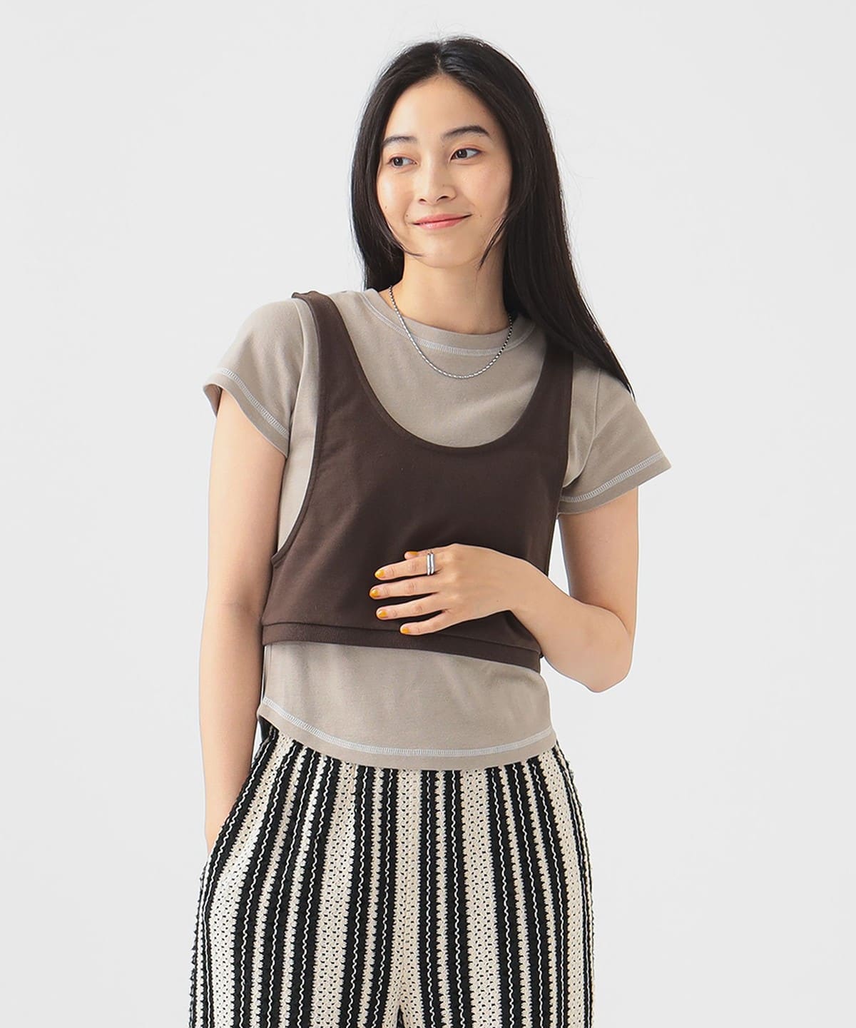 【セットアイテム】レイヤード キャミソール × プルオーバー Tシャツ・カットソー WOMEN GREIGE×DARK BROWN ONE SIZE 【セットアイテム】レイヤード キャミソール × プルオーバー Tシャツ・カットソー WOMEN GREIGE×DARK BROWN ONE SIZE