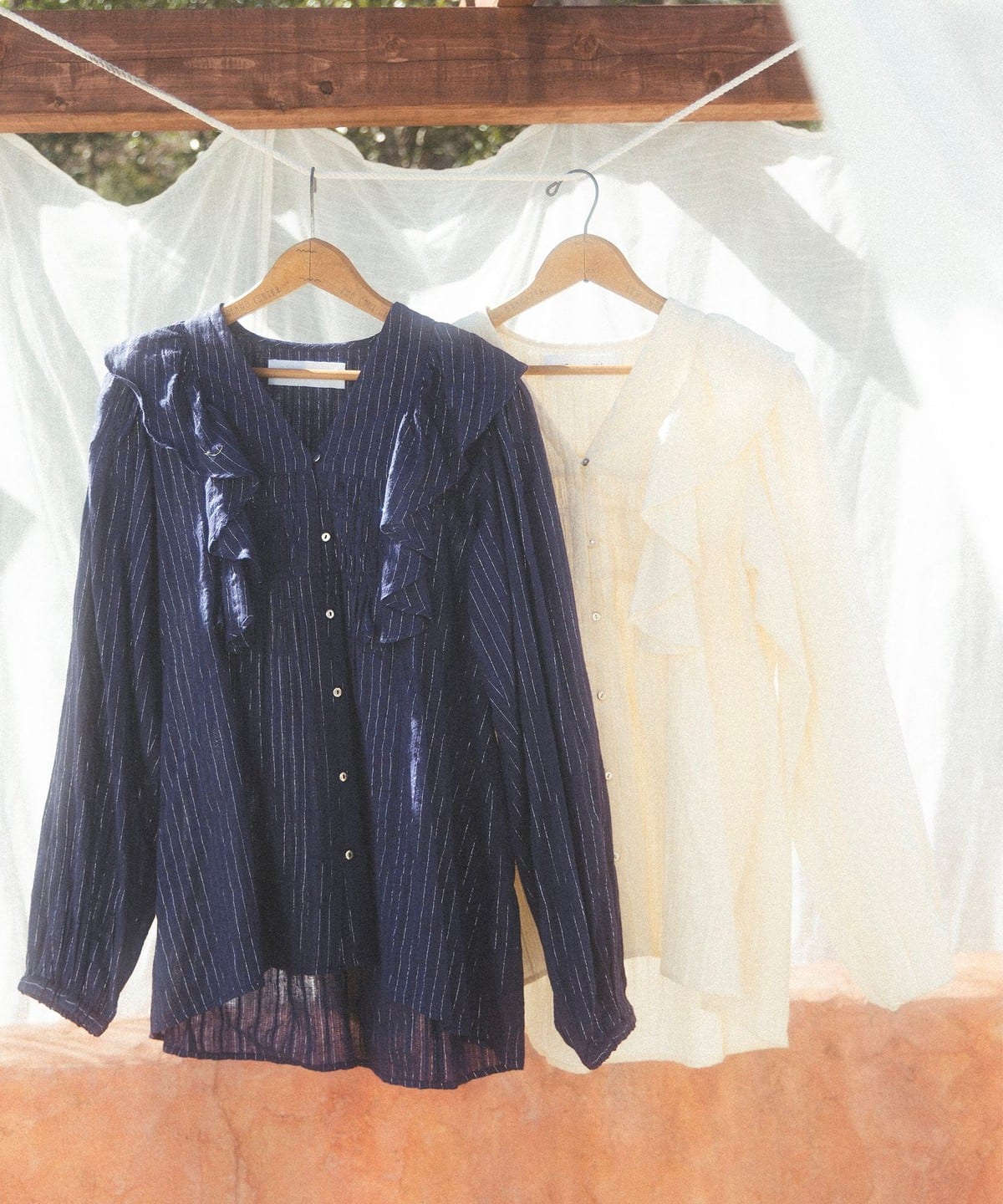 【NAVY】【別注】Sara mallika / COTTON STRIPE JACQUARD FRILL TUNIC B:MING by BEAMS（ビーミング by ビームス）【別注】Sara mallika