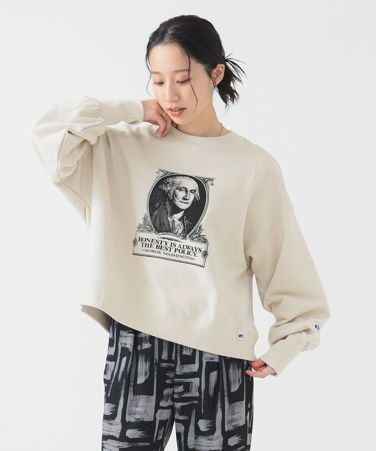 【別注】RUSSELL ATHLETIC ラッセルアスレチック / クルーネック スウェット トップス WOMEN CHALK ONE SIZE 【別注】RUSSELL ATHLETIC ラッセルアスレチック / クルーネック スウェット トップス WOMEN CHALK ONE SIZE