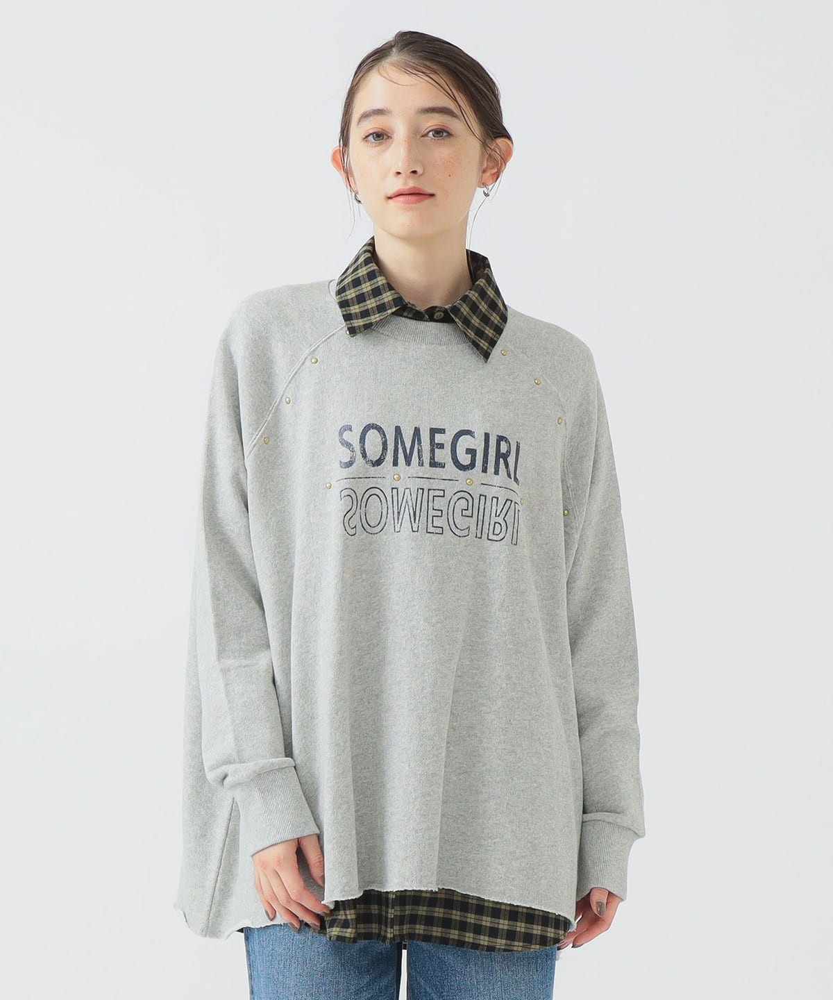 SOMETHING サムシング / スタッズ フレア ロゴ スウェット トップス WOMEN GREY ONE SIZE SOMETHING サムシング / スタッズ フレア ロゴ スウェット トップス WOMEN GREY ONE SIZE