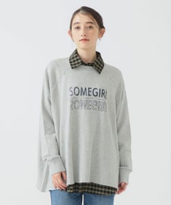 SOMETHING / スタッズ フレア ロゴ スウェット