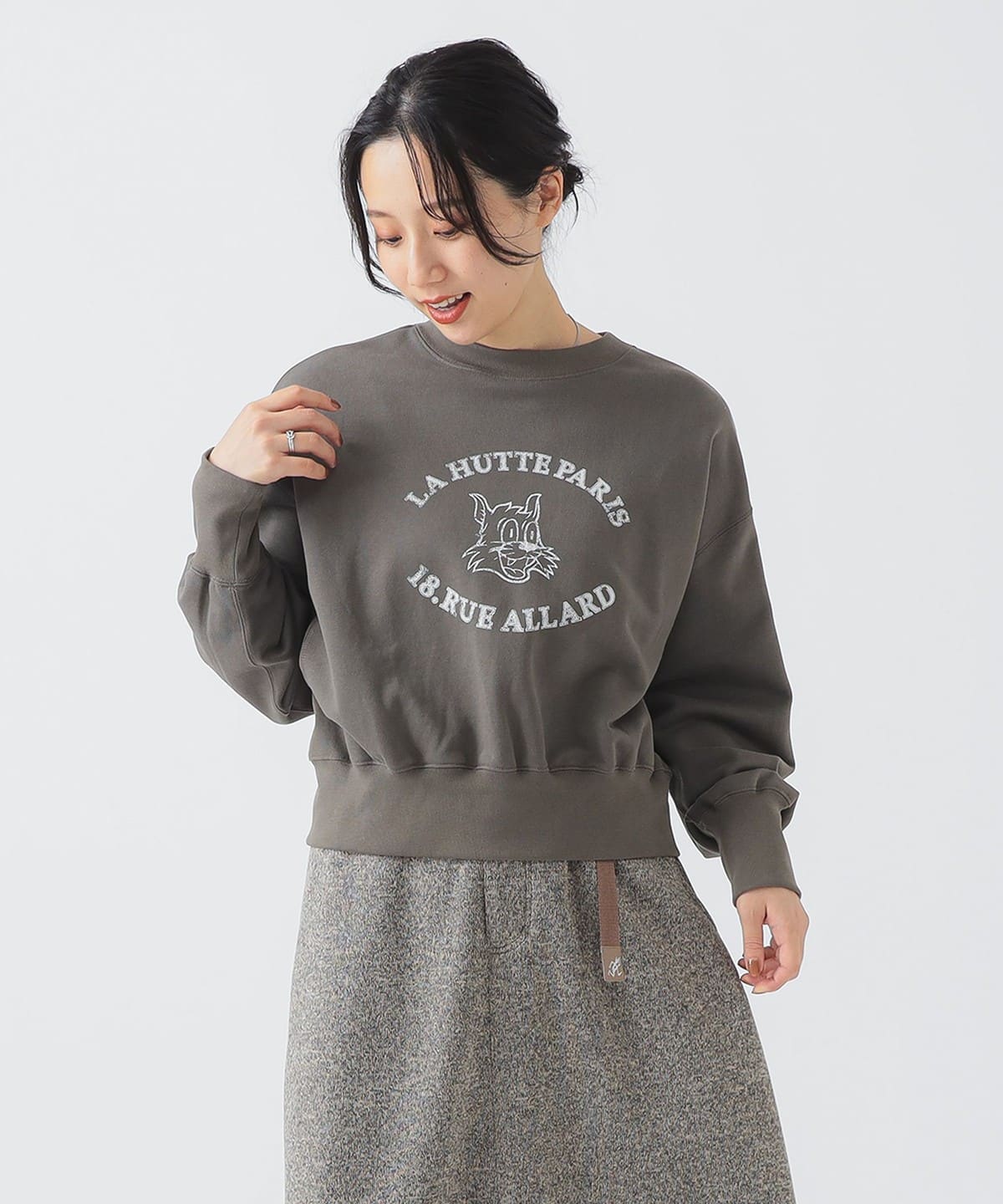 【別注】La Hutte / ロゴ スウェット トップス WOMEN CHARCOAL. GREY ONE SIZE 【別注】La Hutte / ロゴ スウェット トップス WOMEN CHARCOAL. GREY ONE SIZE