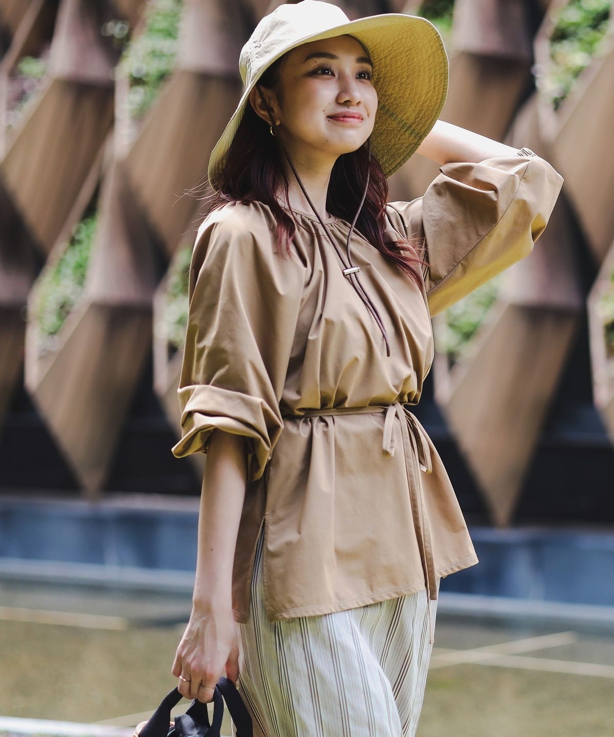 ランド アンド ウォーター UV ギャザー トップス シャツ・ブラウス WOMEN CAMEL ONE SIZE ランド アンド ウォーター UV ギャザー トップス シャツ・ブラウス WOMEN CAMEL ONE SIZE