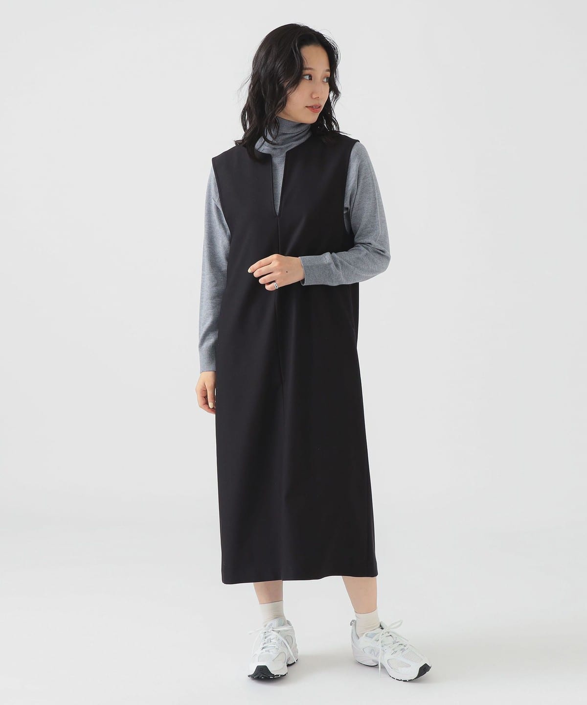 黒のハイネックジッパーワンピース タグ付き！ Avail 黒ハイネック ジッパー 半袖タイトワンピース