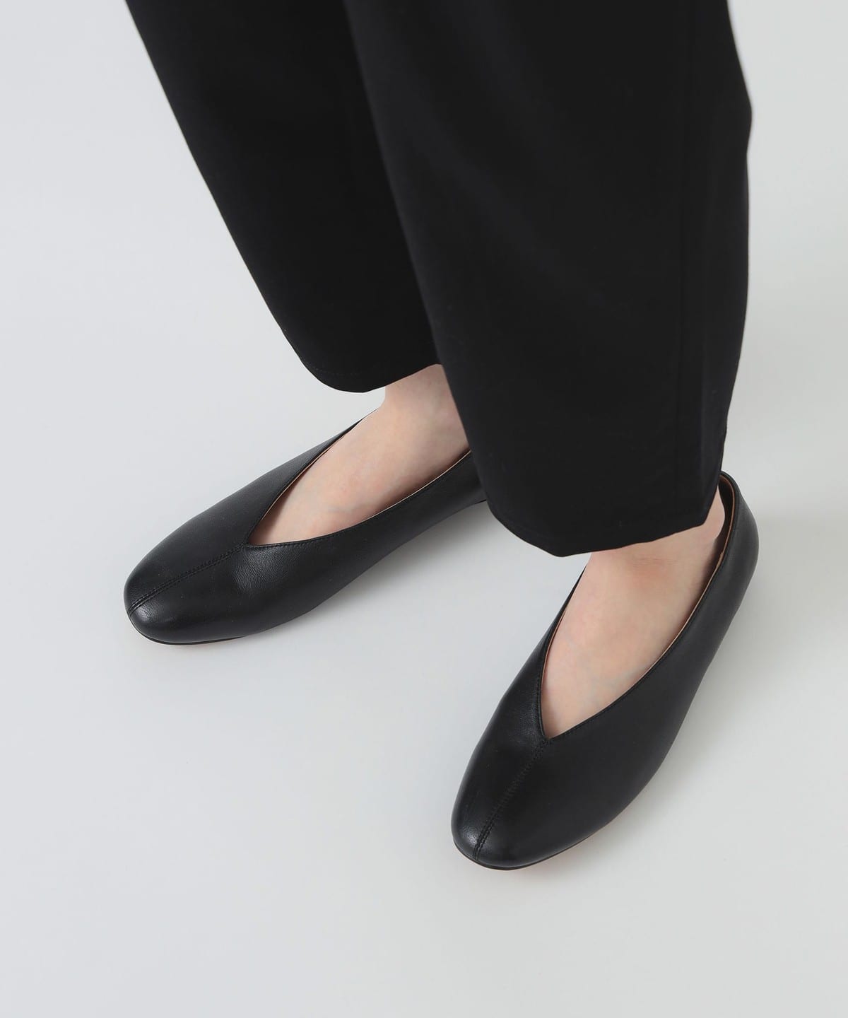 REMME レメ / Vカット パンプス(23.5cm 24.5cm) シューズ WOMEN BLACK 39 REMME レメ / Vカット パンプス(23.5cm 24.5cm) シューズ WOMEN BLACK 39