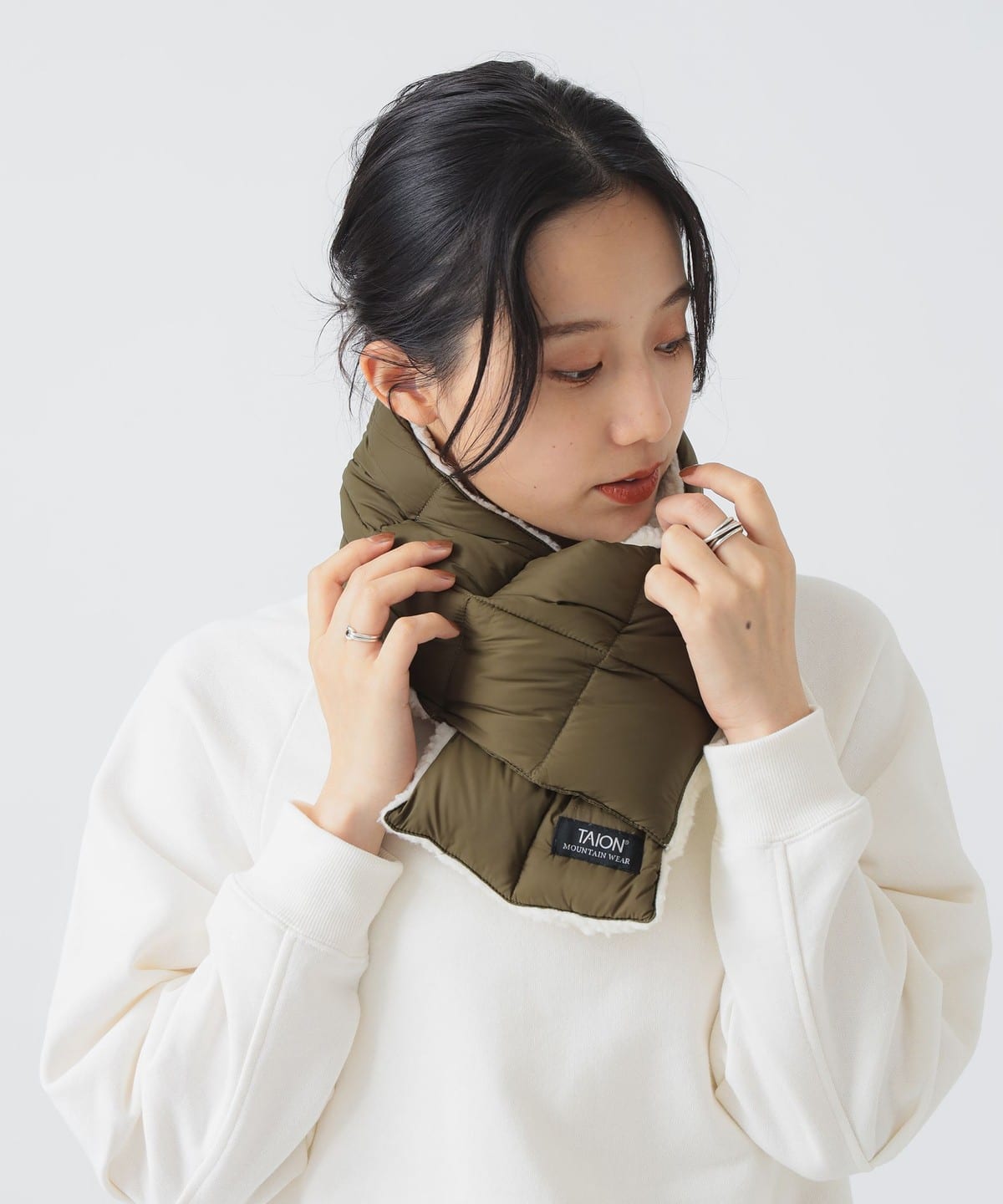 TAION タイオン / マウンテン リバーシブル ダウン × ボアマフラー ファッション雑貨 WOMEN OLIVE ONE SIZE TAION タイオン / マウンテン リバーシブル ダウン × ボアマフラー ファッション雑貨 WOMEN OLIVE ONE SIZE