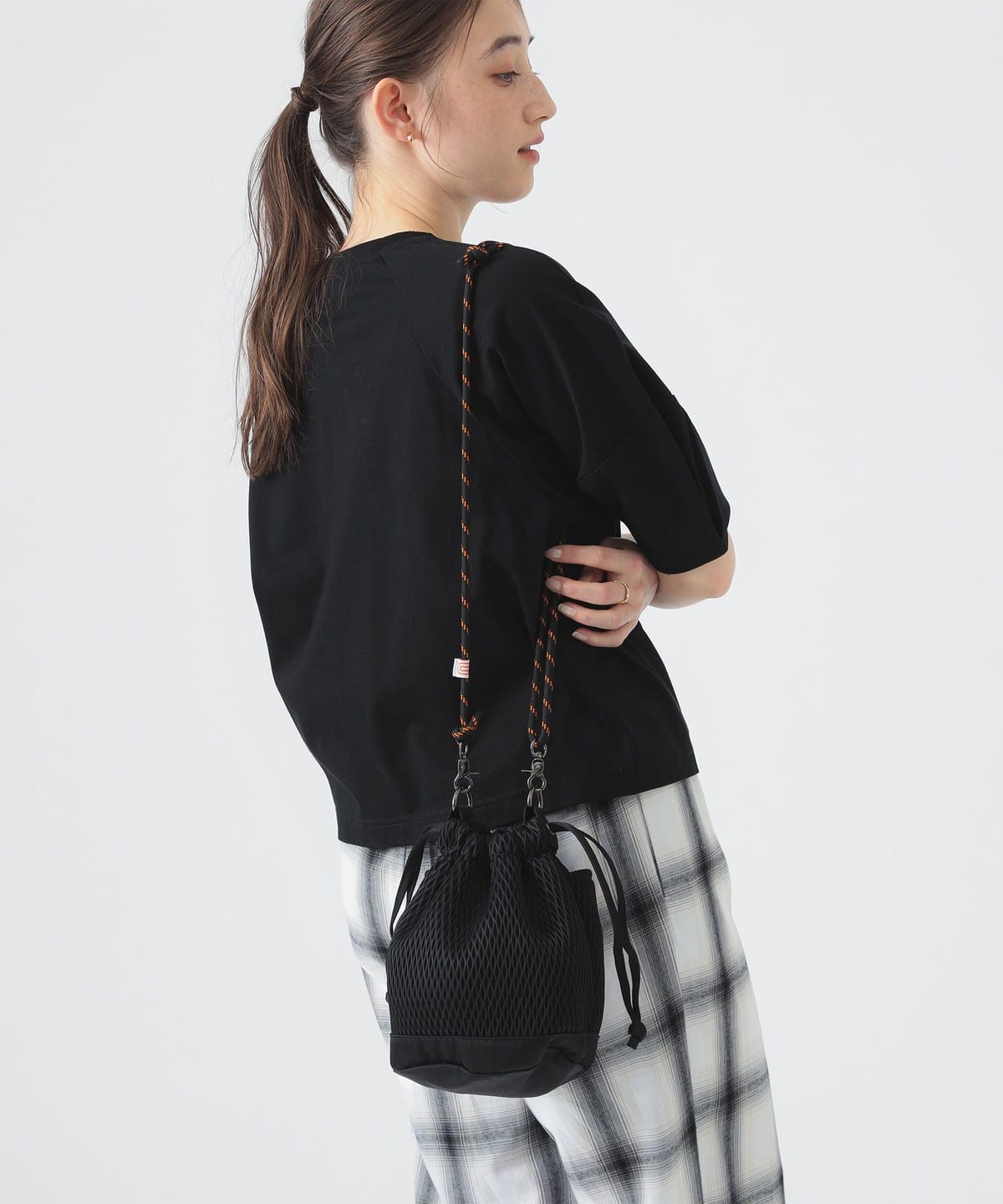 【別注】UNIVERSAL OVERALL ユニバーサルオーバーオール / メッシュ 巾着 バッグ バッグ WOMEN BLACK ONE SIZE 【別注】UNIVERSAL OVERALL ユニバーサルオーバーオール / メッシュ 巾着 バッグ バッグ WOMEN BLACK ONE SIZE