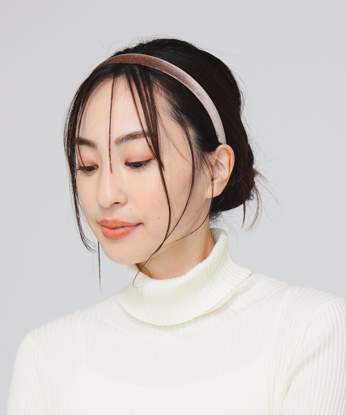 ベロア カチューシャ ヘアアクセサリー WOMEN BEIGE ONE SIZE ベロア カチューシャ ヘアアクセサリー WOMEN BEIGE ONE SIZE