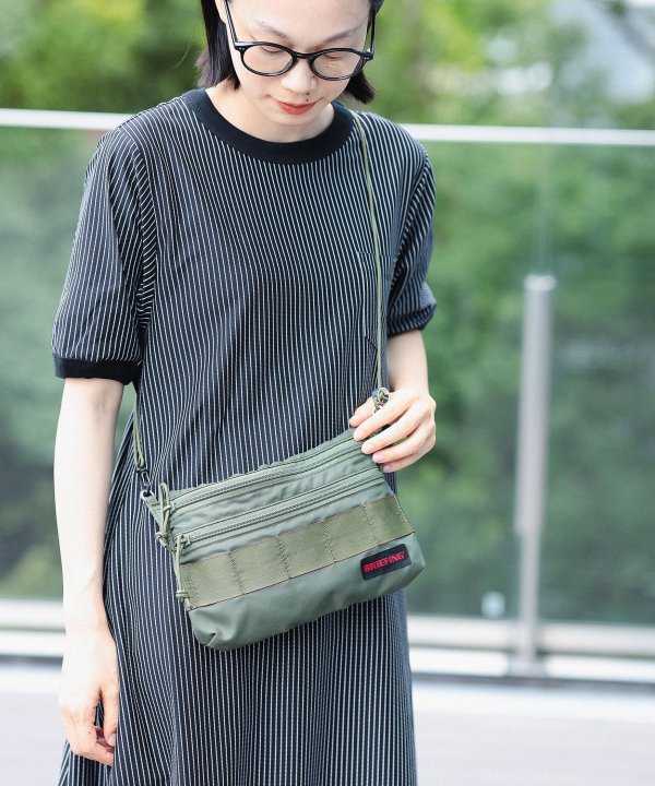 希少 BRIEFING ︎ BEAMS BOY 別注 MINI SACOCHE 極希少✨BRIEFING×BEAMS BOYショルダーバッグ ライトグレー 可愛い顔し