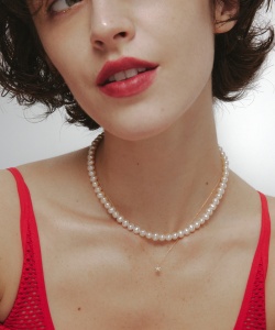 les bon bon / glow pearl necklace