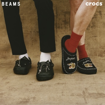 〈Crocs〉與〈BEAMS〉再度攜手合作！推出以不朽的定番外套款式呈現的兩種鞋型